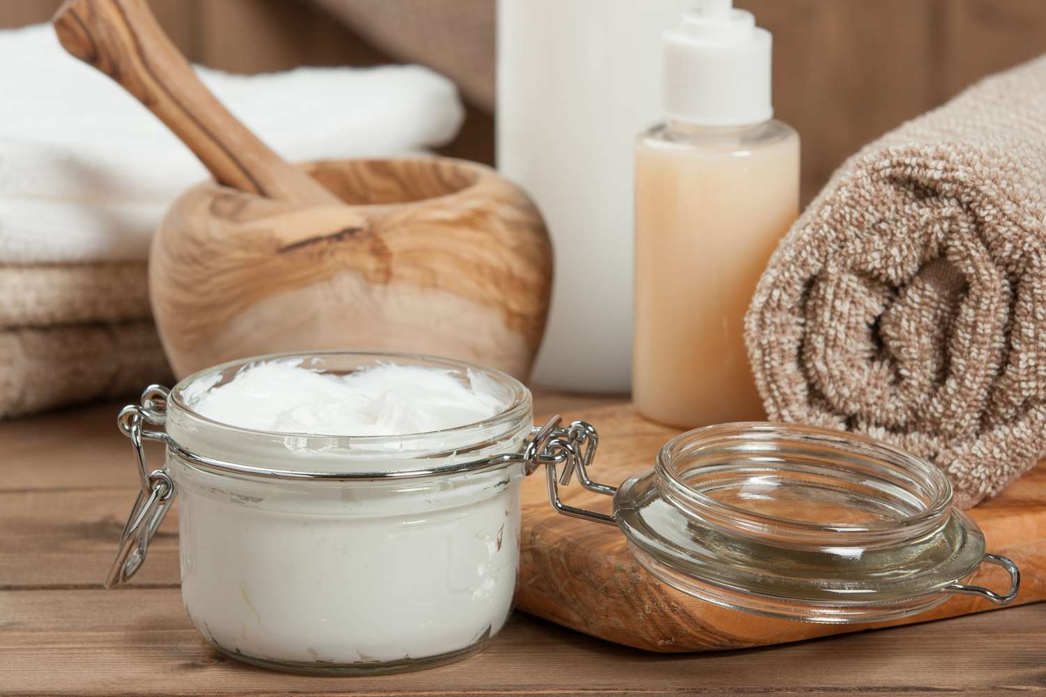 8 Recipes for Do-it-yourself Pure Moisturizers